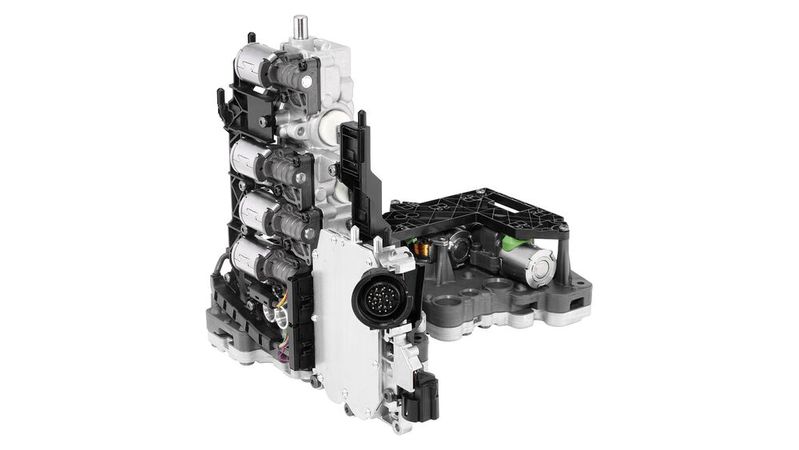 Die Mechatronik für Volkswagen-Doppelkupplungsgetriebe ist mittlerweile eines der wichtigsten Ersatzteile im Borg-Warner-Programm.(Bild:  Borg-Warner)