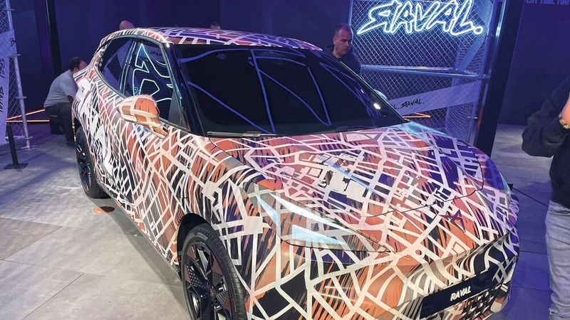 Schon auf der IAA 2025 in München hatte der Raval die Aufmerksamkeit in seiner Stadtkarten-Camouflage angezogen. (Bild: Grimm – VCG)
