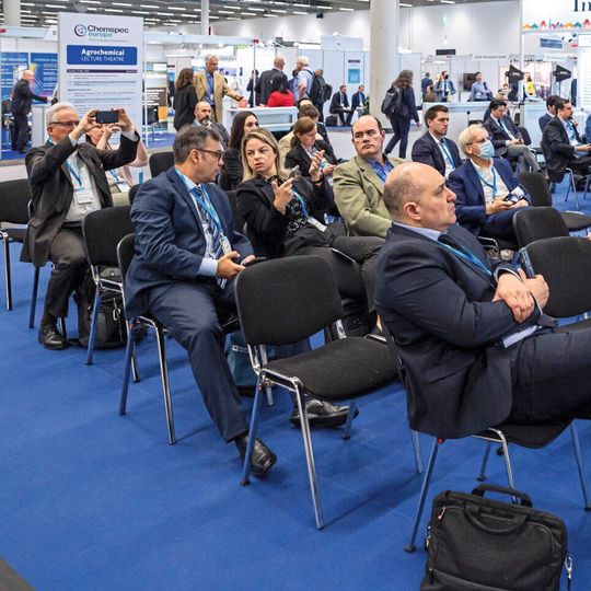 Ergänzend zur Messe liefert die Chemspec Europe mit einem hochkarätigen Konferenzprogramm wertvolle Einblicke in aktuelle Markttrends, laufende Forschungsprojekte und brandneue Innovationen.(Bild:  Chemspec Europe)