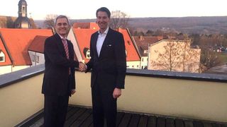 Reinhold Mühlbeyer (links) und Hendrik Desch (rechts) in Höxter (Bild: Optibelt)