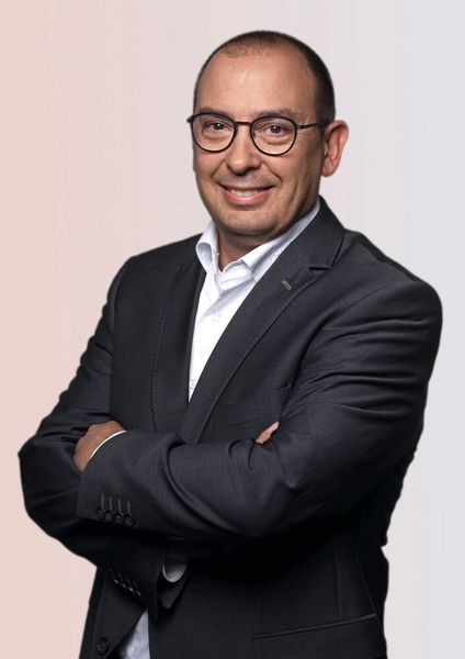 Von Kuka zu Ziehl-Abegg: Der Aufsichtsrat der Ziehl-Abegg SE hat Wolfgang Mayer zum neuen Vorstand Technik berufen. Mayer hat die neue Aufgabe im Februar 2024 übernommen. Der Diplom-Ingenieur war seit 1996 für Kuka tätig. Anfangs bekleidete er verschiedene Funktionen in der Applikations- und Softwareentwicklung und hatte seit 2020 zuletzt die Funktion des CTO bei Kuka Robotics inne. (Bild: Ziehl-Abegg SE)