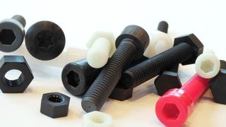 Die Firma Weippert Kunststofftechnik aus Öhringen hat Schrauben aus Kunststoff auf den Markt gebracht, die bis zu 80 % leichter sind als ihre Pendants aus Stahl. (Weippert)