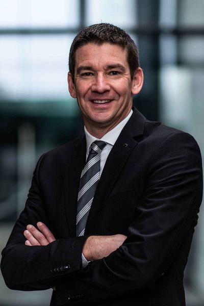 Am 1. Juli wird Dr. Hagen Zimer neuer Vorstand für den Geschäftsbereich Lasertechnik. Der Physiker war seit 2020 Geschäftsführer der Trumpf Laser GmbH in Schramberg. Zuvor arbeitete er für das Unternehmen u. a. in der Forschung und Entwicklung und war Geschäftsführer des Bereichs Diodenlaser von Trumpf in den USA. (Bild: Trumpf Group)