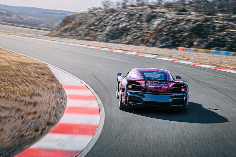 Vier Elektromotoren entfesseln 1.408 kW/1.915 PS. Die wollen erst mal auf die Straße gebracht werden. (Bild: Rimac)