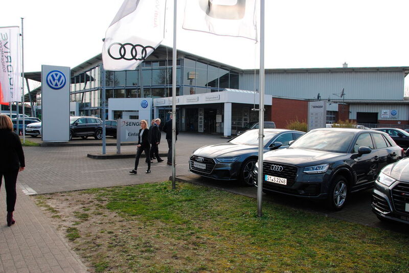 Die Senger-Gruppe vertritt nicht nur Mercedes-Benz, sondern steht wie hier in Rheine auch für die VW-Konzern-Marken. (v. Maltzan)
