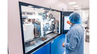 Was die Micropower bei Starlim in der Abteilung Micro Moulding angeht, so handelt es sich bei ihr um eine kompakte und komplette Fertigungszelle für die LSR-Verarbeitung. Hier steht eine im Reinraum. (Bild: Starlim Spritzguss)