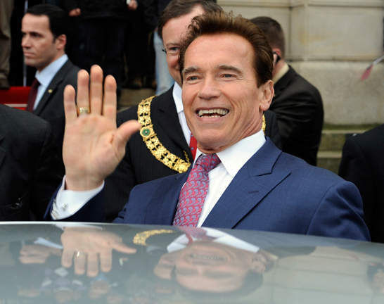 Mit »Arnie, Arnie«-Rufen wurde der Gouverneur des CeBIT-Partnerlandes Kalifornien, Arnold Schwarzenegger, vor dem Rathaus von Hannover begrüßt. (Archiv: Vogel Business Media)