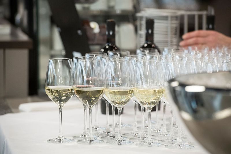 Der Kongress und die Tischmesse im Foyer boten einen angenehmen Rahmen für Gespräche und das Networking. (Thomas Entzeroth)