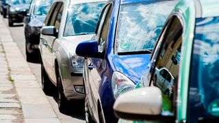 Eine Petition fordert beispielsweise eine pauschale Kfz-Steuer von 100 Euro pro Jahr. (Bild: gemeinfrei/Pixabay)