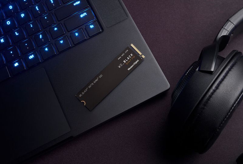Da die WD Black SN770 ohne ausladenden Kühlkörper auskommt, findet sie auch gut in Notebooks Platz. Die volle Performance bringt die SSD natürlich nur in Mobilrechnern mit PCI-Express-4.0-Schnittstelle. (Western Digital)
