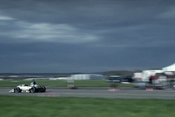 Der zweite Lauf: Um den Einfluss möglicher Hangneigung zu eliminieren, wird die offizielle Zeit als Mittelwert aus zwei aufeinanderfolgenden Läufen in entgegengesetzter Richtung errechnet. (Bild: AMZ Racing)