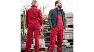 Arbeitskleidung aus der Mycore One Kollektion im reduzierten Design. (Weitblick)