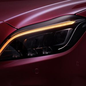 Der gleiche LED-Bogen sorgt auch für die Blinklichtfunktion.(Foto:  Daimler)