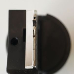 Les deux canaux d’amenée du liquide de coupe à haute pression sont intégrés dans la lame de tronçonnage pour une efficacité optimale.(Source :  MSM)