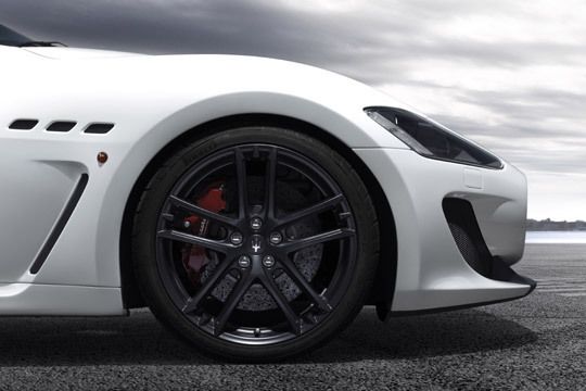 Die Carbon-Keramik-Bremsen stammen von Brembo. (Maserati)