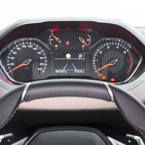(Peugeot)