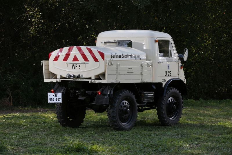 Im Jahr 1949 begann die Produktion des Modells. 1955 wurde dieses Exemplar von der Berliner Stadtreinigung in den Dienst gestellt. (Daimler)