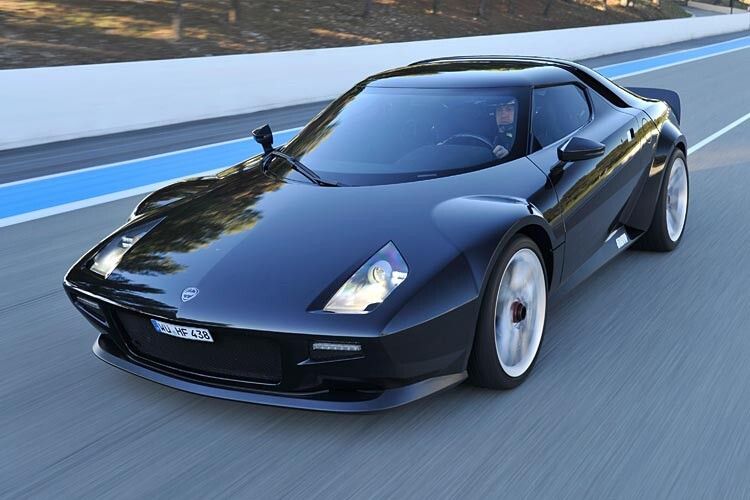 Der New Stratos ist ein eigenständig entwickelter Sportwagen, der wie in den 1970er Jahren einige Komponenten aus Serienfahrzeugen des Fiat-Konzerns übernimmt. Das private Projekt entstand unter Federführung von Michael Stoschek, Vorsitzender der Gesellschafterversammlung der Brose Unternehmensgruppe, und seines Sohns Maximilian. (Foto: New Stratos GbR)