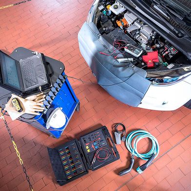 Der Gesamtverband der Versicherer hält die bisherigen Sicherheitsvorgaben beim Transdport und der Lagerung von Elektrofahrzeugen und ihren E-Akkus nicht für ausreichend.  (Bild: ProMotor)