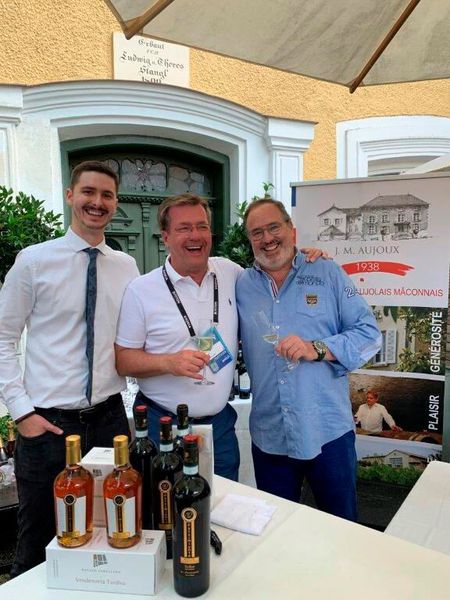 Andreas Hansen (Boston) opferte sich gerne als Vorkoster der Weine. (Bild: Boston/Vogel IT-Medien GmbH)