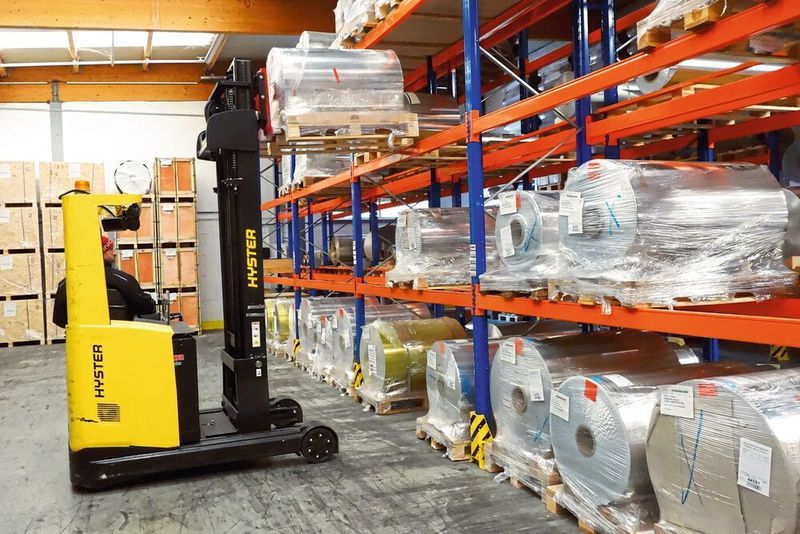 Eignet sich wegen seiner Leistungsfähigkeit für den Einsatz im Warenlager: der Hyster-Schubmaststapler R2.5. (Hyster)