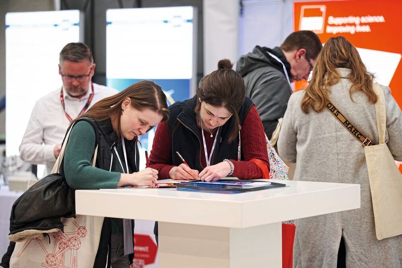 Before entering the exhibition, it is worth registering for the prize draw (more information at the end of the image gallery).    For more information about upcoming LAB-SUPPLY trade fairs, visit www.lab-supply.info (Bild: Eye Am Chris)