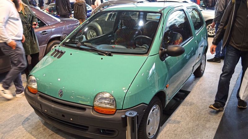 Auch für den Renault Twingo gibt es mittlerweile ein H-Kennzeichen. Dieses Exemplar mit Kilometerstand 32.542 war zum Preis von 5.900 Euro ebenfalls gleich am ersten Messetag verkauft. (Bild: Dominsky –  »kfz-betrieb«)
