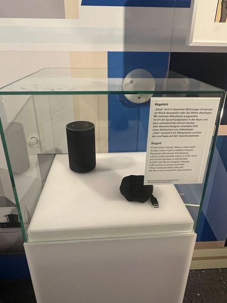 Alexa hört mit – auch unbeabsichtigt. Der Abhörschutz „Alias“ produziert Störgeräusche und kann das verhindern. (© cm )