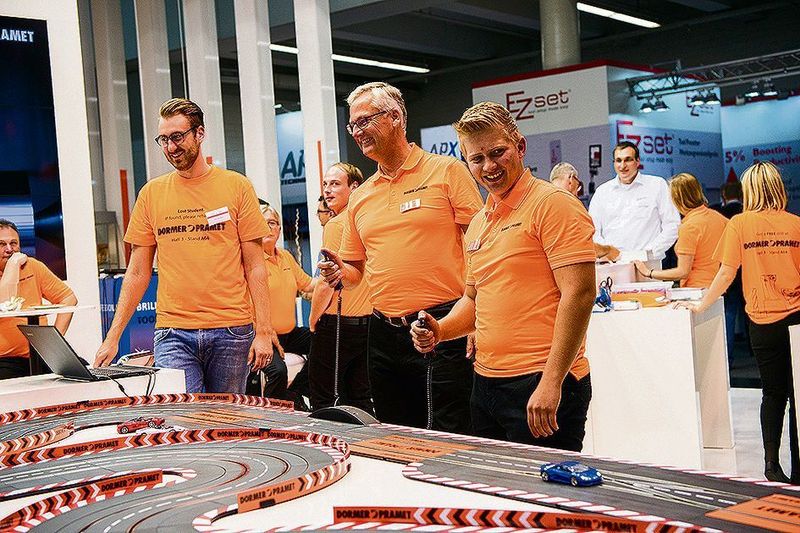 Eine kurze Erholung bei all dem Messestress bietet Dormer Pramet in Halle 3, Stand A64. Hier können sich Besucher und Aussteller an der Carrera-Bahn messen. (Roman Pawlowski)