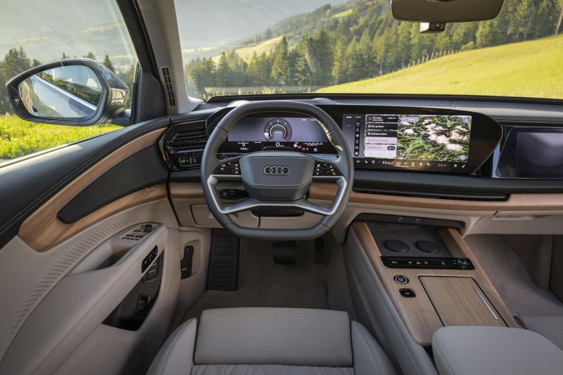 The Q7 comes standard with three screens in the dashboard. (Source: Audi)
