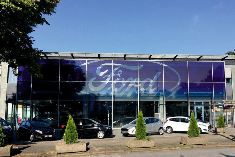Die Ford-Store-Fassade von Krüll in Hamburg-Altona. (Krüll)