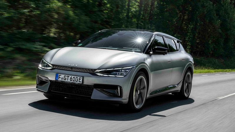 Während die PS-Werte steigen, sinkt die durchschnittliche Höchstgeschwindigkeit bei E-Autos.(Bild:  Kia)