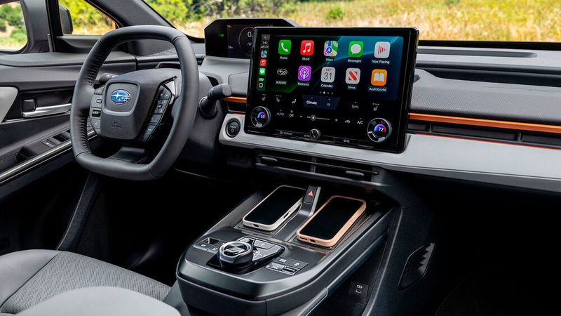 Die Rekuperationsintensität lässt sich in fünf Stufen mit „Schaltwippen“ verstellen. (Bild: Subaru)