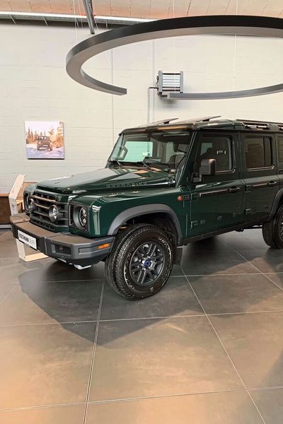 Unverkennbar am runden Lichtband: eine Ineos-Lounge (Bild: Woltmann-Gruppe)