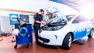 Laut einer Auswertung der Allianz-Versicherung sind die Reparaturen bei E-Autos im Schnitt teurer als bei Benzin- oder Diesel-Fahrzeugen. (Bild: ProMotor)