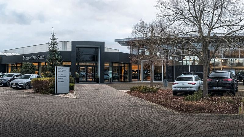 Den modernisierten Standort in Dessau eröffnete die Peter-Gruppe im Dezember 2024. Im Jahr 2025 folgt dann gleich zu Beginn mit der Übernahme des Opel-Händlers Heidenreich ein wichtiger Schritt zur Erweiterung des Standort-Netzes. (Bild: Peter-Gruppe)