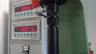 Gasfedern von Norelem in der Befüllanlage. (Bild: Norelem)