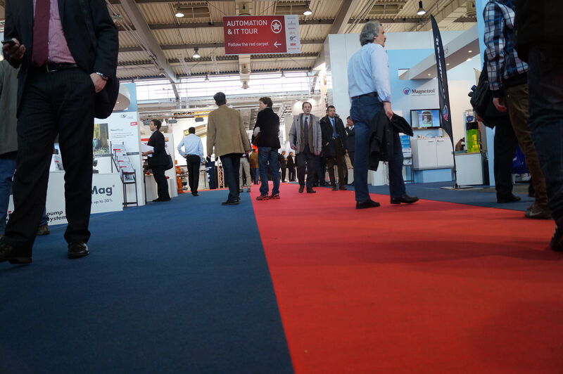 Roll out the red carpet: The automation and IT tour leads visitors into the realm of process pumps. (Picture: PROCESS)