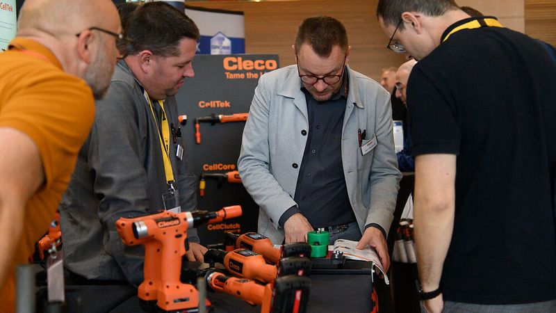Der rege Fachaustausch überzeugt jedes Mal aufs Neue Teilnehmer und Aussteller der Schraubtec.(Bild:  Stefan Stark/VCG)