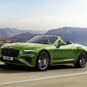 Fast 800 PS leistet der Hybridantrieb des neuen Continental, mit dem das Cabriolet auf maximal 285 km/h beschleunigt.(Bild:  Bentley)