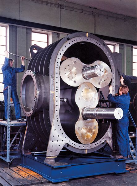 Die größten Drehkolbengebläse der Welt (84.000 m³/h Fördervolumen) werden 1978 für die Stahlindustrie gebaut.  (Bild: Aerzener Maschinenfabrik)