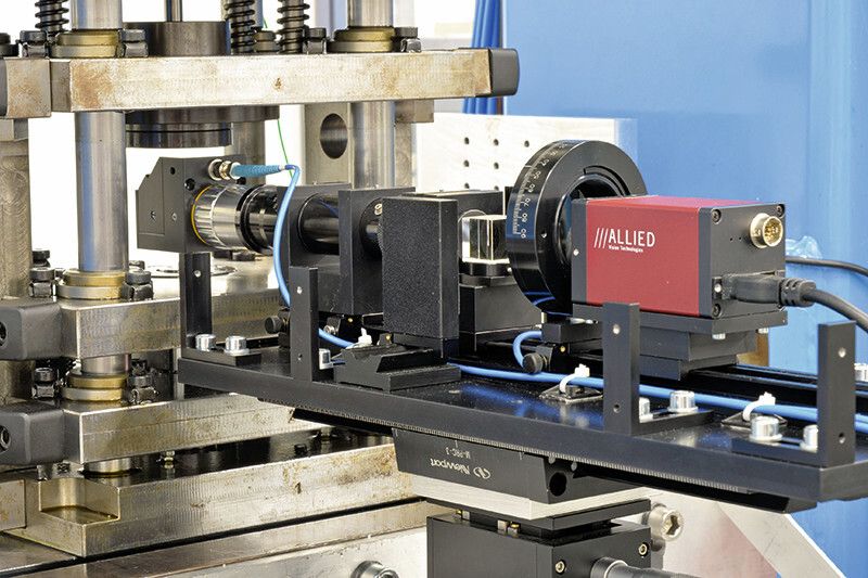 Das Bild zeigt das digital holographische Mikroskop, welches im SFB747 zur Verschleißmessung eingesetzt wird. (Bild: SFB 747/ Thomas Schütze)