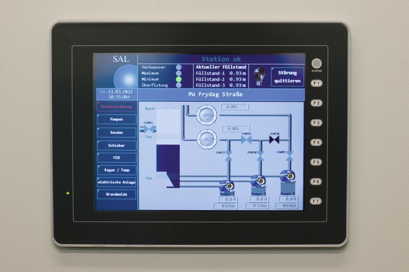 Vor Ort lässt sich die Anlage mit einem Touch-Panel bedienen und analysieren. (Bild: Wago)
