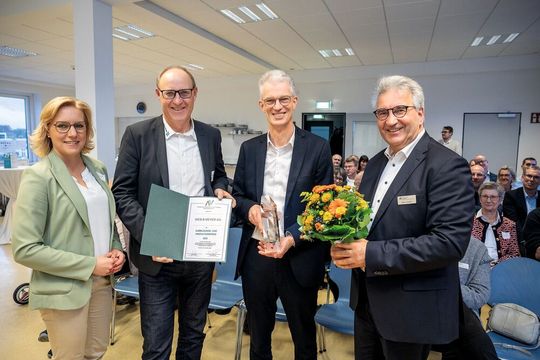 Kompetenz in punkto Innnovationskraft, Ausbildung und Personalentwicklung: 2025 erhielt Sieb & Meyer den Innovations- und Ausbildungspreis der Arbeitgeberverband-Stiftung Lüneburg- Nordostniedersachsen e.V.(Bild:  Sieb & Meyer/Andreas Tamme)