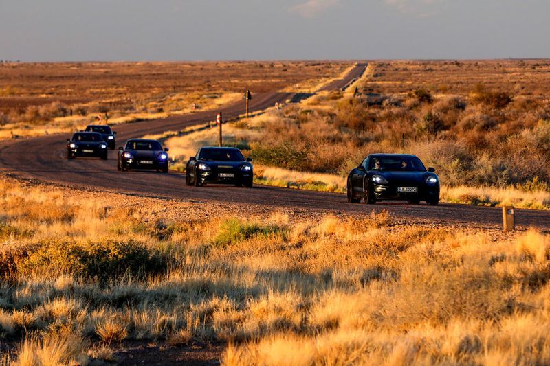Auf Erprobungsfahrten in Südafrika. (Porsche)