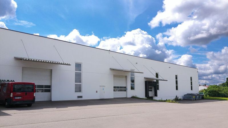 Der neue Tyresystem-Standort in Laupheim dient als zentrales Lager für das Ersatzteilgeschäft des Unternehmens.(Bild:  RSU)