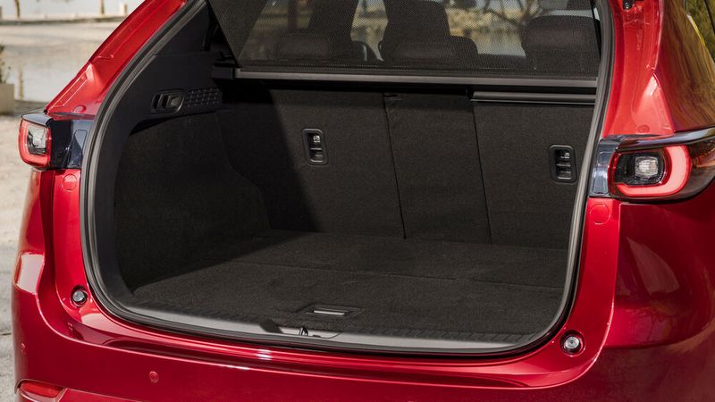 Auch das Heck des CX-5 bekam einen Feinschliff. (Autoren-Union Mobilität/Mazda)