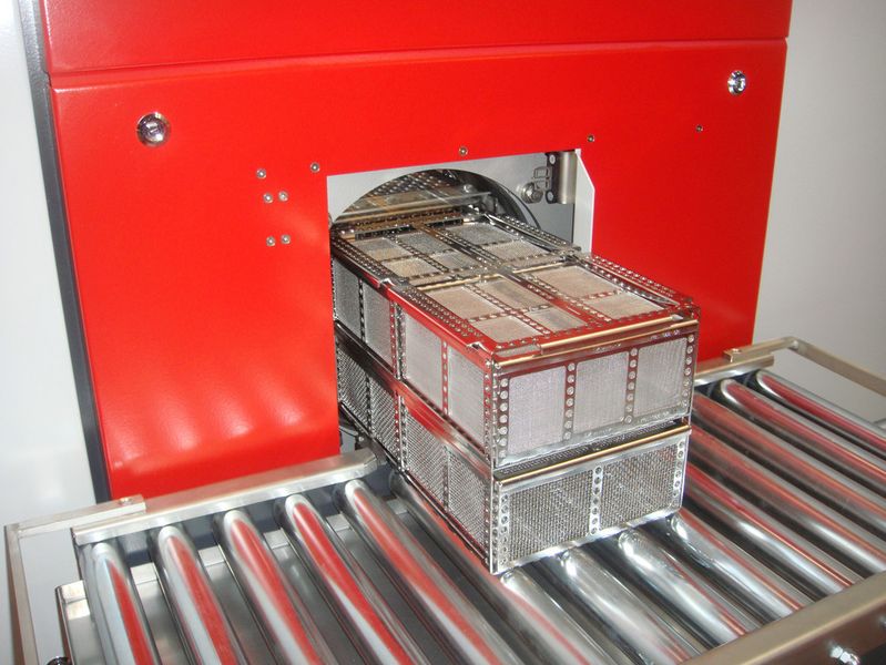Anlagenbauer wie die Pero AG bieten das Waschkorb-Baukastensystem zusammen mit ihren Anlagen zur Teilereinigung mit wässrigen Medien und Lösemitteln an. (Bild: LK Mechanik)