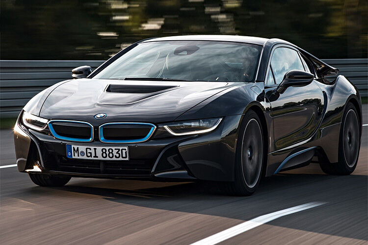 BMW zeigt, wie sich Luxus und nachhaltige Mobilität kombinieren lassen und stellt die Serienversion des Elektro-Sportwagens i8 vor. (Foto: BMW)
