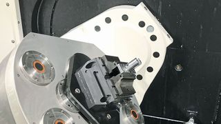 Der neu entwickelte, pneumatisch arbeitende Zentrischspanner 160 von Zeroclamp wird seinen ersten Auftritt auf der AMB 2018 in Stuttgart haben. Er wird dabei über die 4-Kanal-Spanntöpfe des Zero-Clamp-Nullpunktspannsystems angesteuert, sagt der Hersteller. Halle 3 am Stand A170. (Zeroclamp)